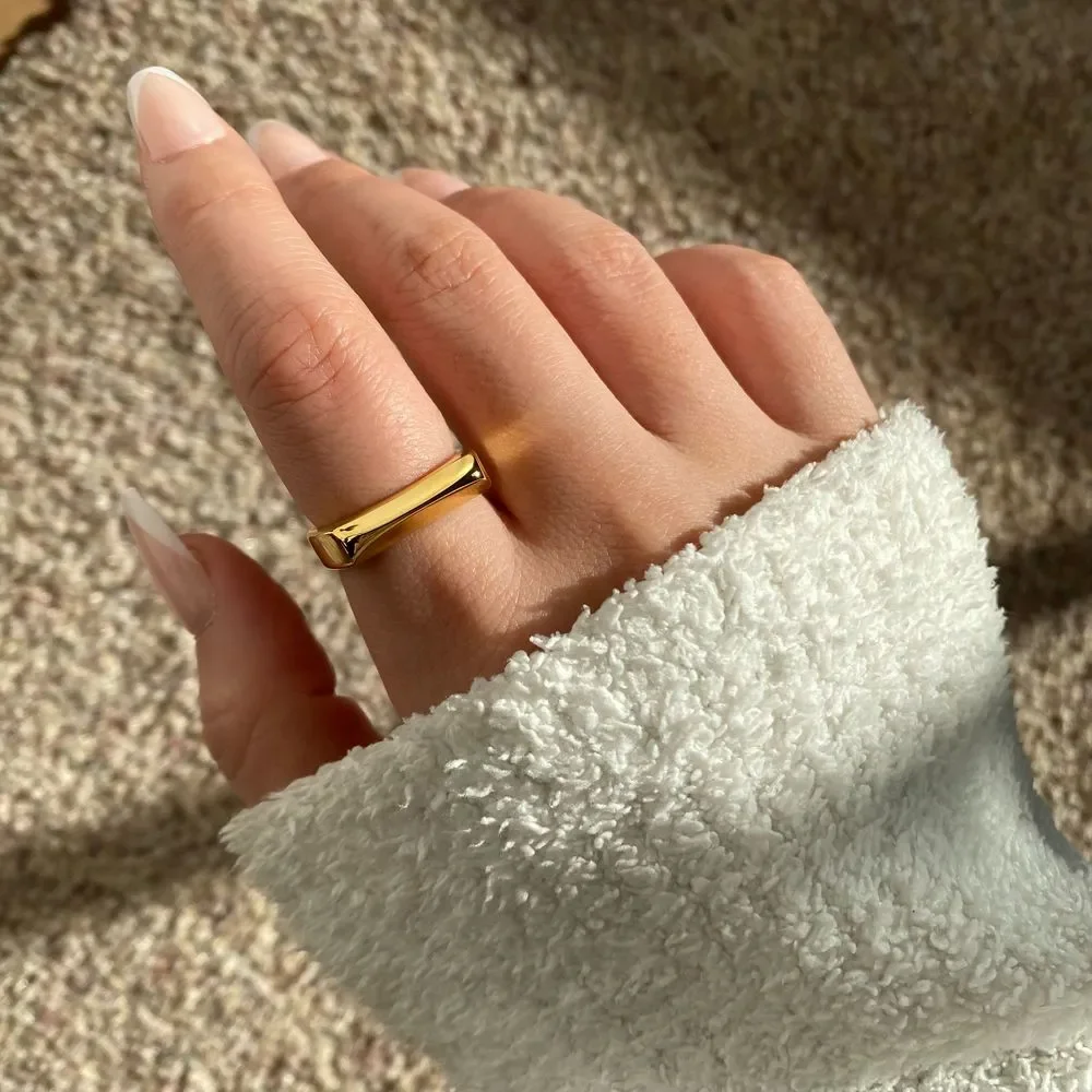 18K Gold Plated Pyramid Contour Bar Band Ring